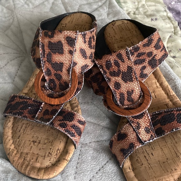 Vintage 7Eight, Canvas cheetah print sandals. - Picture 1 of 3
